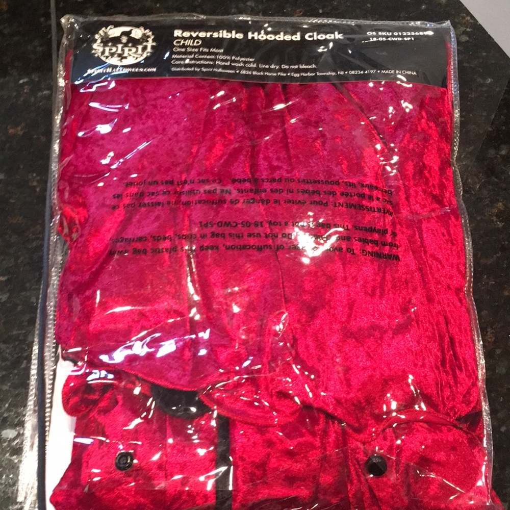 NWT reversible hooded cloak - Picture 4 of 4